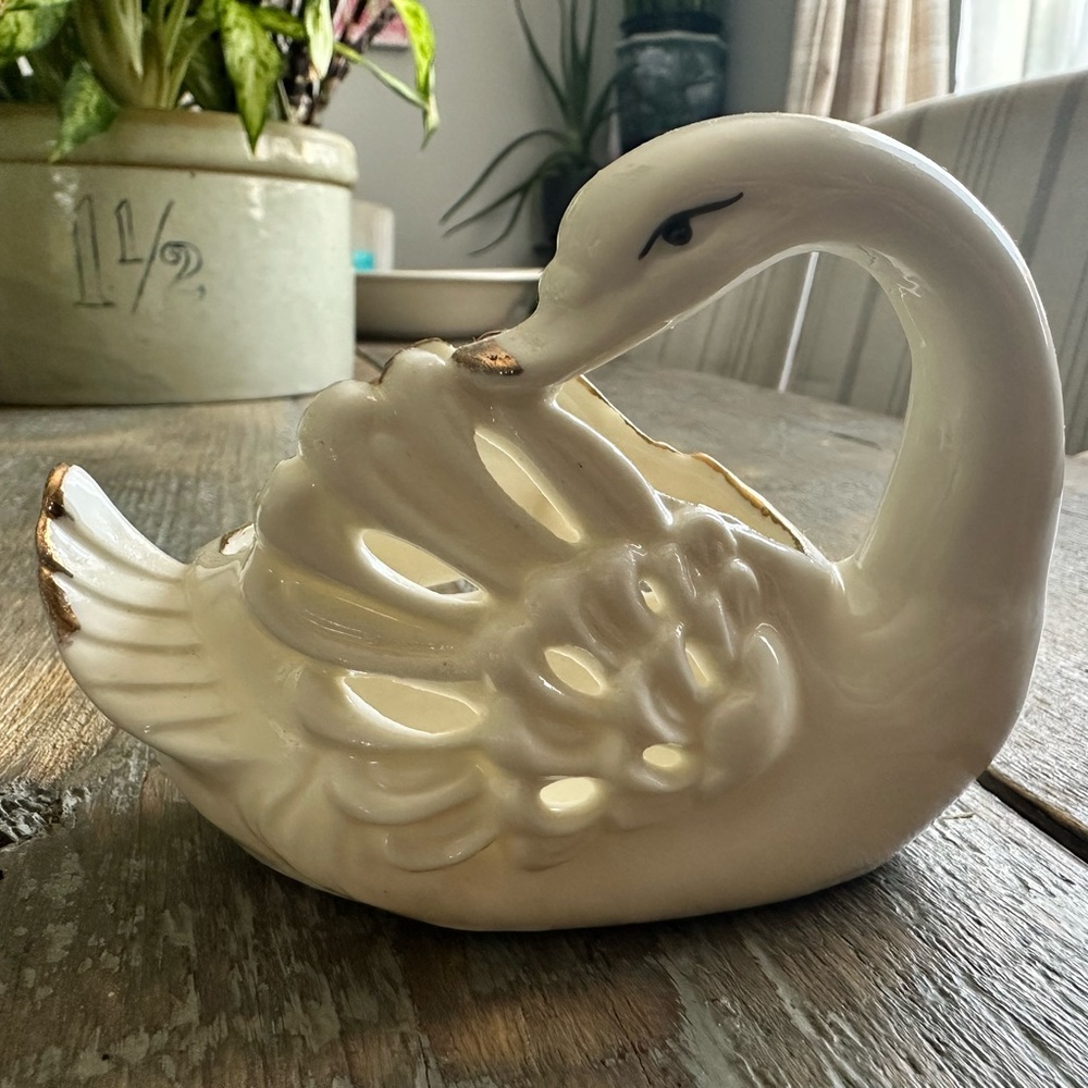 Small Vintage Elegant Swan Sculpture